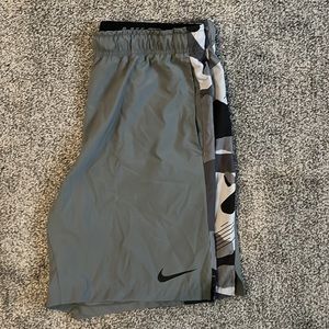 Nike Men’s Dri-Fit Grey Workout Shorts SIZE L